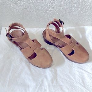 Vionic Women’s Day Faye T-Strap Casual Clog, tan,  size 8 US